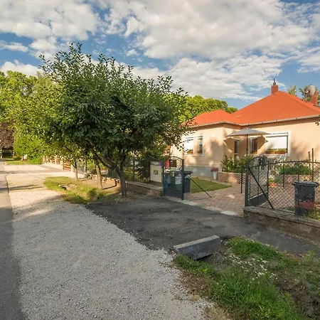 Apartment Irenke Apartman *