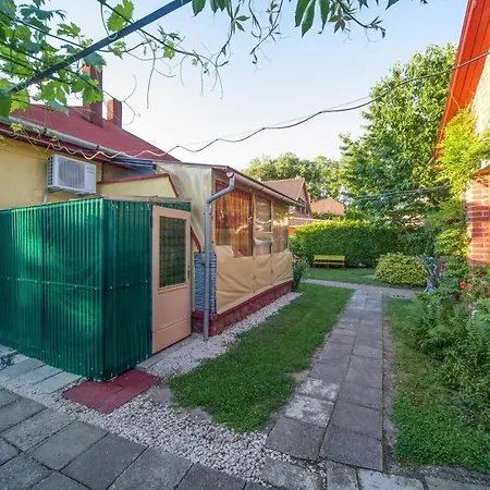 Irénke Apartman Appartamento Balatonföldvár