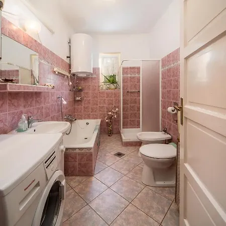 Irenke Apartman Balatonfoldvar