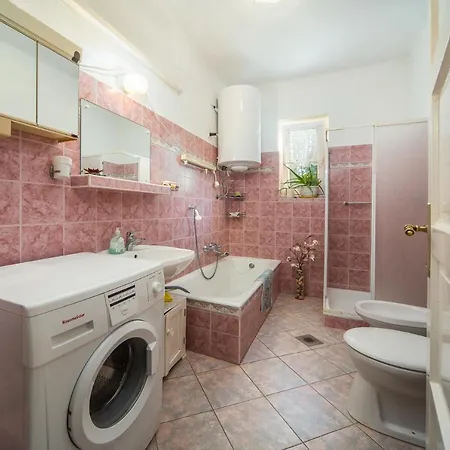 Irénke Apartman *