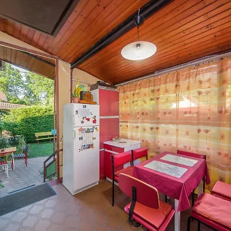 Irénke Apartman Appartamento *