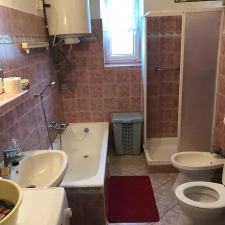 Irénke Apartman *